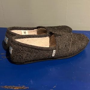 Tom’s fuzzy lined flats 9.5
